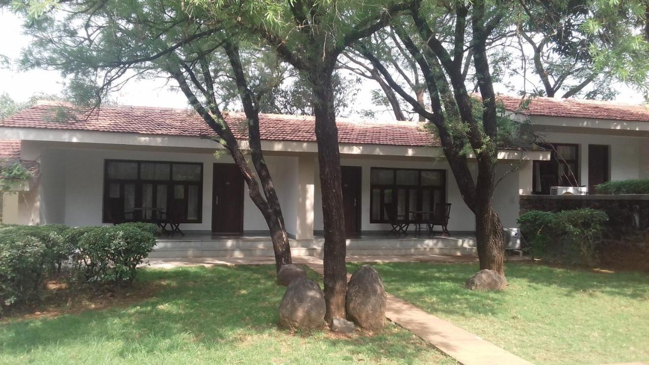 Manas Resort With Petting Zoo, Igatpuri Luaran gambar